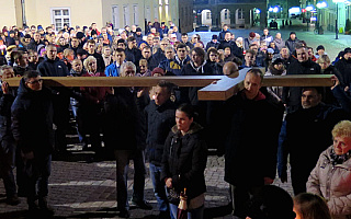 Tradycyjnie ulicami Starego Miasta w Olsztynie przeszła Droga Krzyżowa. Zobacz zdjęcia